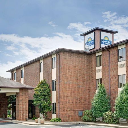 Days Inn & Suites By Wyndham Hickory Extérieur photo