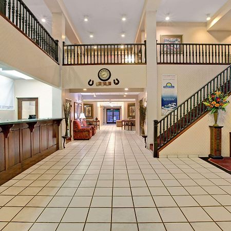 Days Inn & Suites By Wyndham Hickory Extérieur photo