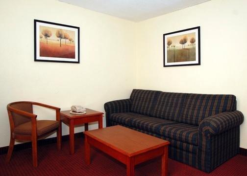 Days Inn & Suites By Wyndham Hickory Extérieur photo