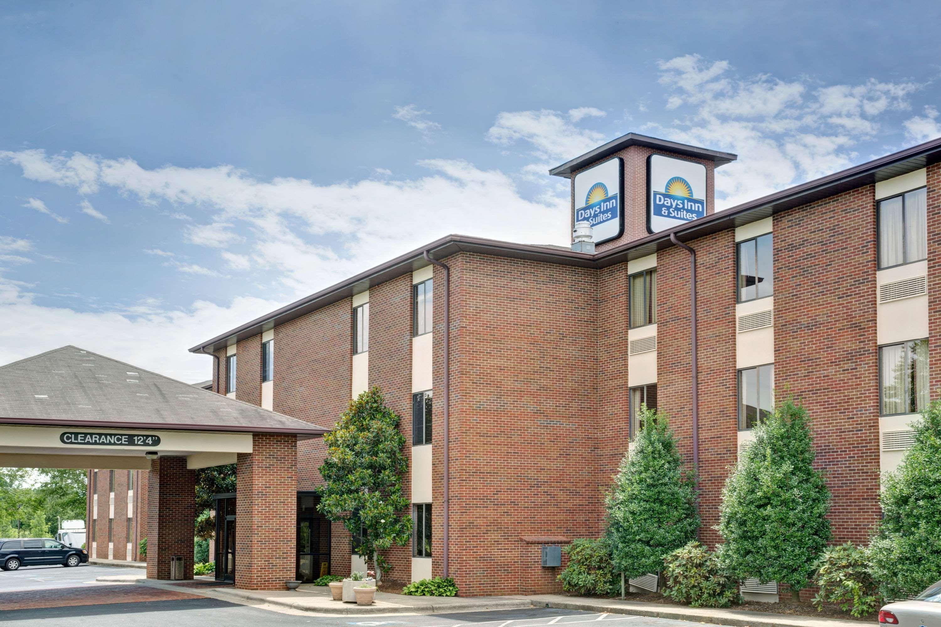 Days Inn & Suites By Wyndham Hickory Extérieur photo