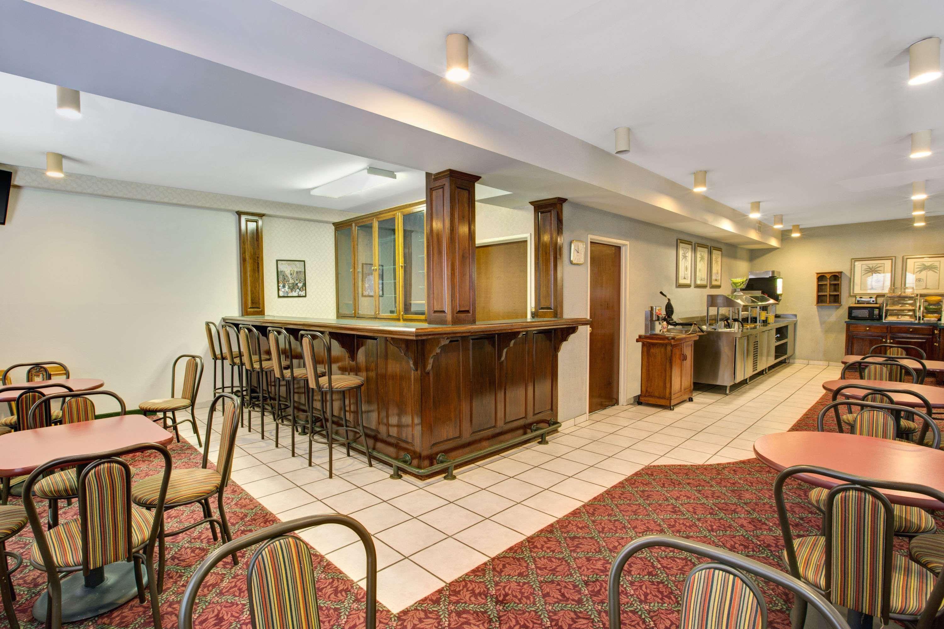 Days Inn & Suites By Wyndham Hickory Extérieur photo